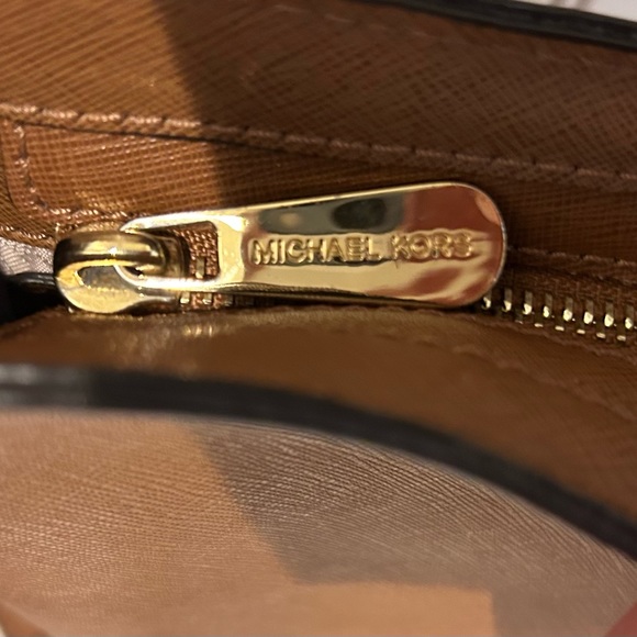Michael Kors Brown leather purse - Picture 7 of 14